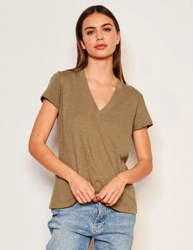 Timeless Modern Sundry Deep V-Neck Tee in Fern