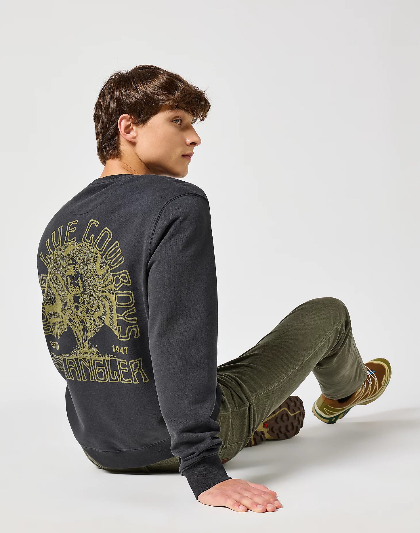 Monotone Outfit Crewneck Sweatshirt in Faded Black